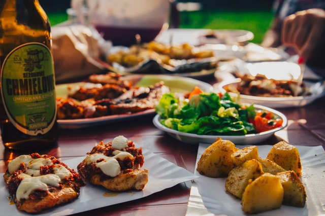 dinner01-food-eating-potatoes-beer-8313